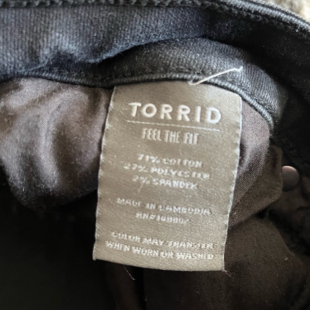 Women’s Torrid Boyfriend Straight Jeans 24T Black - Picture 3 of 4